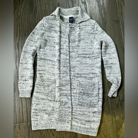 GAP Cardigan - Picture 8 of 16